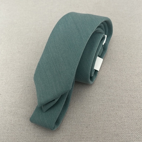 Bar III Gillis Solid Neck Tie in Green, New with Tag - Picture 11 of 11